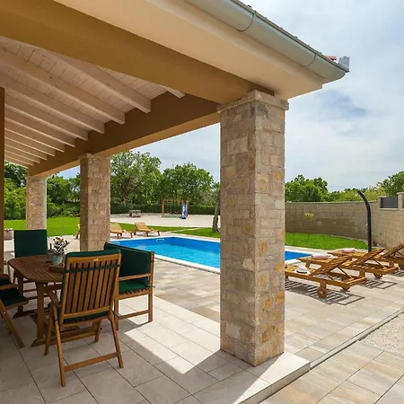 Ferienhaus Matea Pula